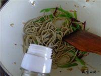 双椒豆腐丝的做法步骤8