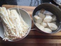 土鸡菌菇芋头煲的做法步骤4