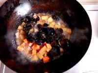 土豆鸭丁的做法步骤6