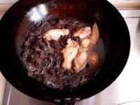 红蘑鸡翅的做法步骤7