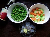 豌豆虾仁的做法步骤1