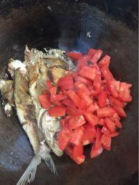 番茄鱼的做法步骤4