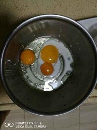 6寸戚风蛋糕的做法步骤3