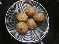 红烧狮子头的做法步骤6