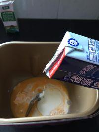 淡奶油杏仁小餐包#妙搭新食尚#的做法步骤1