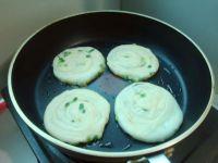 葱油饼的做法步骤10