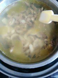 百合猪心汤的做法步骤5