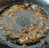 辣炒鲜虾鱼板面#小虾创意料理#的做法步骤6