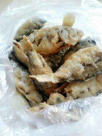 香辣小鲫鱼的做法步骤1