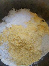 奶香玉米发糕的做法步骤1