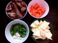 土豆炖小蹄的做法步骤1