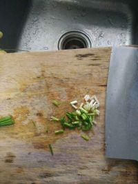 黑木耳腐竹炒蛏肉的做法步骤2