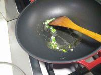 黑木耳腐竹炒蛏肉的做法步骤4