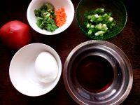 葱香番茄鹅蛋的做法步骤1