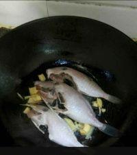 红烧剥皮鱼的做法步骤2