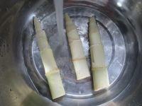 咸肉毛豆煮鞭笋的做法步骤2