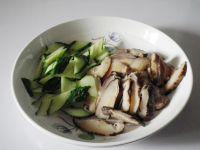 椎茸炒肉片的做法步骤2