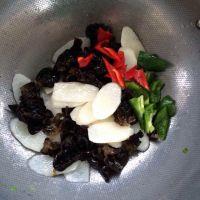 山药炒木耳的做法步骤7