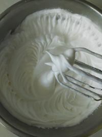 戚风蛋糕的做法步骤9