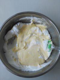 戚风蛋糕的做法步骤11