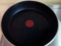 午餐肉煎蛋的做法步骤3