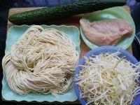 蚝油鸡丝干捞面的做法步骤1