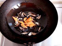 鸡腿香菇干的做法步骤6