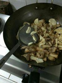 鲜杏鲍菇炒腩肉的做法步骤5