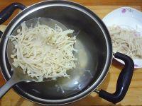 豆豉酱拌金针菇的做法步骤4