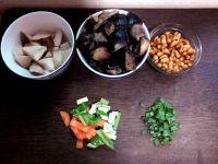 酱茄炖豆的做法步骤1