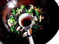 蒜苔木耳炒肉的做法步骤7