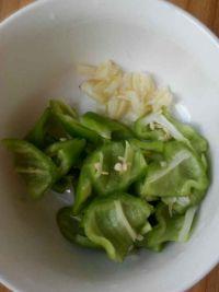 辣椒炒五花肉的做法步骤3