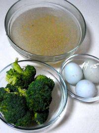 西兰花蛋白羹的做法步骤1