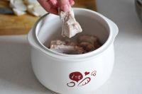 土茯苓山药排骨汤的做法步骤4