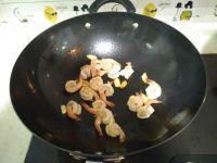 荷兰豆腰果炒鲜虾的做法步骤6