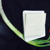 大葱炒豆腐的做法步骤1