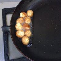 虎皮蛋焖红烧肉的做法步骤6