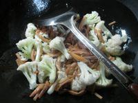 黄花菜炒花菜的做法步骤5