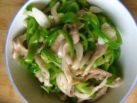 青椒炒平菇的做法步骤6