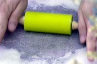 红曲酥皮泡芙的做法步骤3