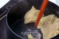 红曲酥皮泡芙的做法步骤7