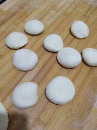 韭菜鸡蛋扇贝丁馅饼的做法步骤6