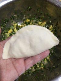 韭菜鸡蛋扇贝丁馅饼的做法步骤9