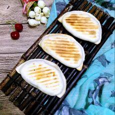 韭菜鸡蛋扇贝丁馅饼