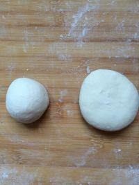 猪肉芸豆发面馅饼的做法步骤6