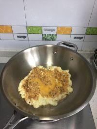 裙边鸡蛋面#小虾创意料理#的做法步骤3