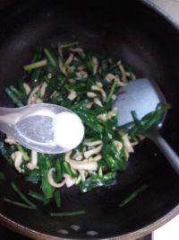 墨鱼炒韭菜的做法步骤8