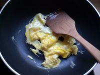 蒲公英炒鸡蛋的做法步骤3