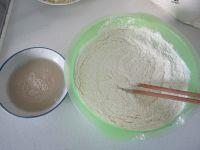 香肠小葱花卷的做法步骤1