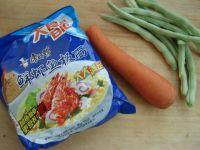 方便面焖面#小虾创意料理#的做法步骤1